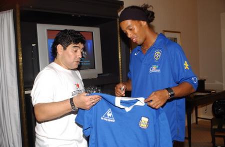 Ronaldinho et Maradona